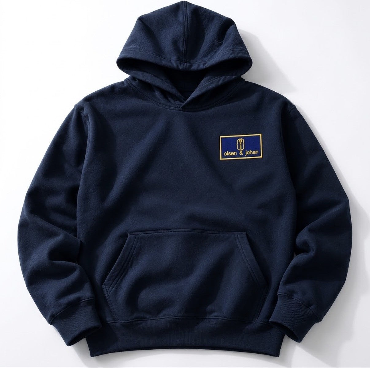 Navy hettegenser med Olsen & Johan brodert logo